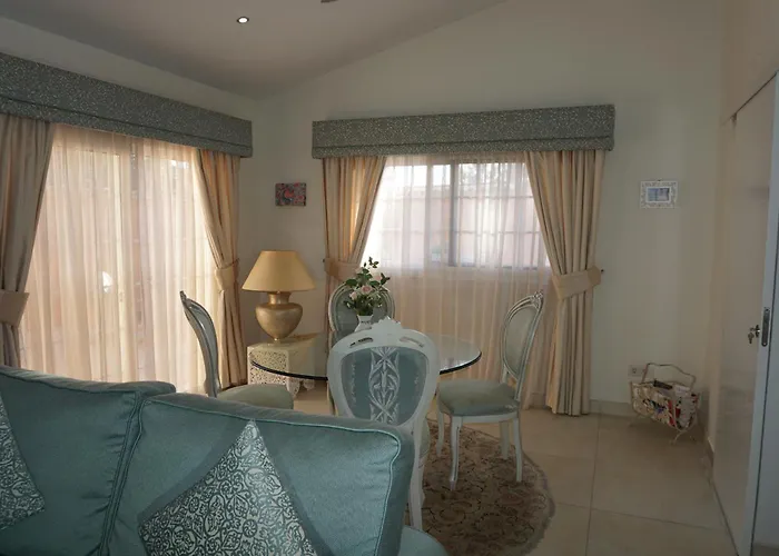 Chloe * 圣米格尔德阿沃纳